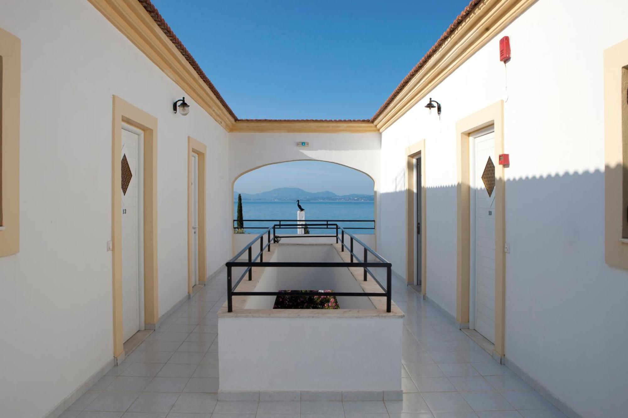 Crystal Blue Hotel, Barbati Ngoại thất bức ảnh