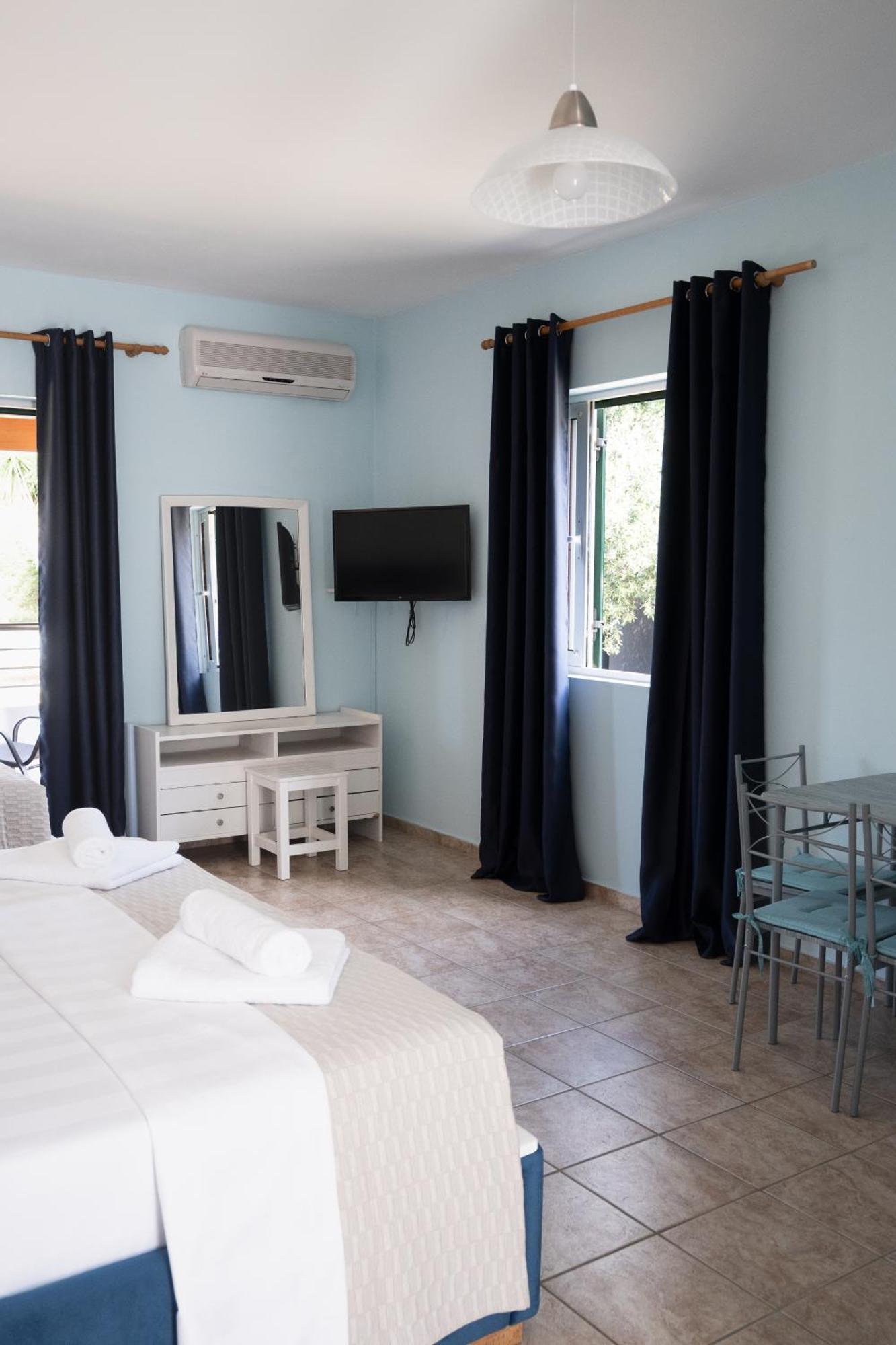 Crystal Blue Hotel, Barbati Ngoại thất bức ảnh